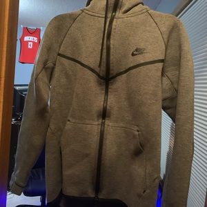 DARK GREY NIKE TECH FLEECE SWEATHSHIRT